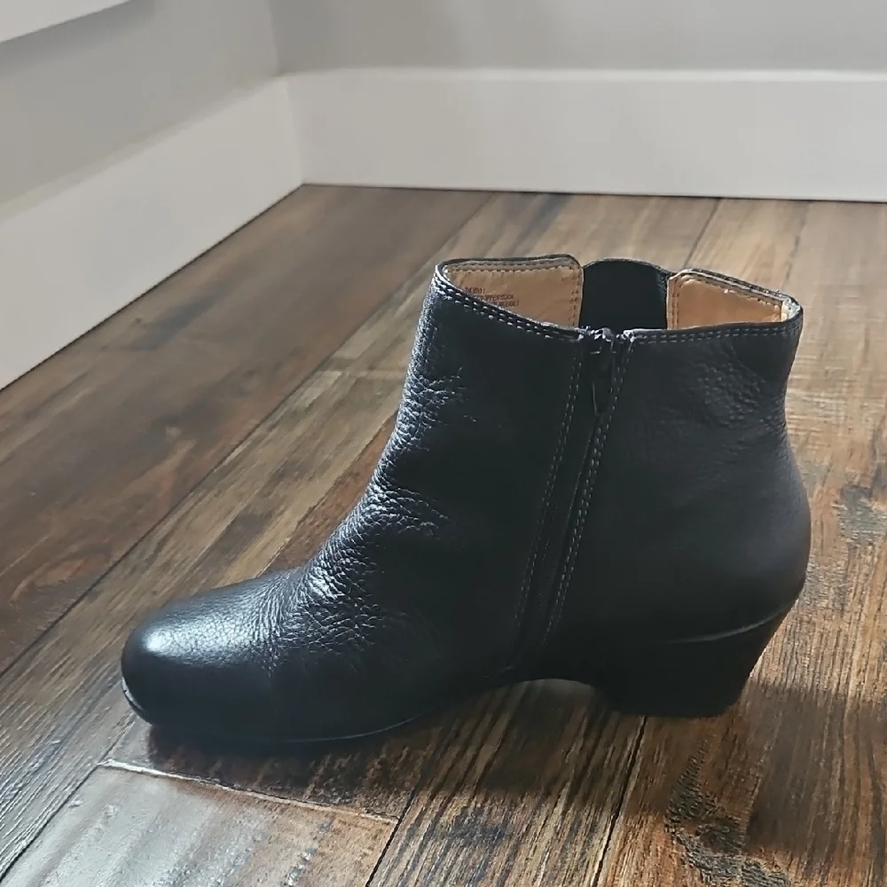 Softspots‎ Black Ankle Booties